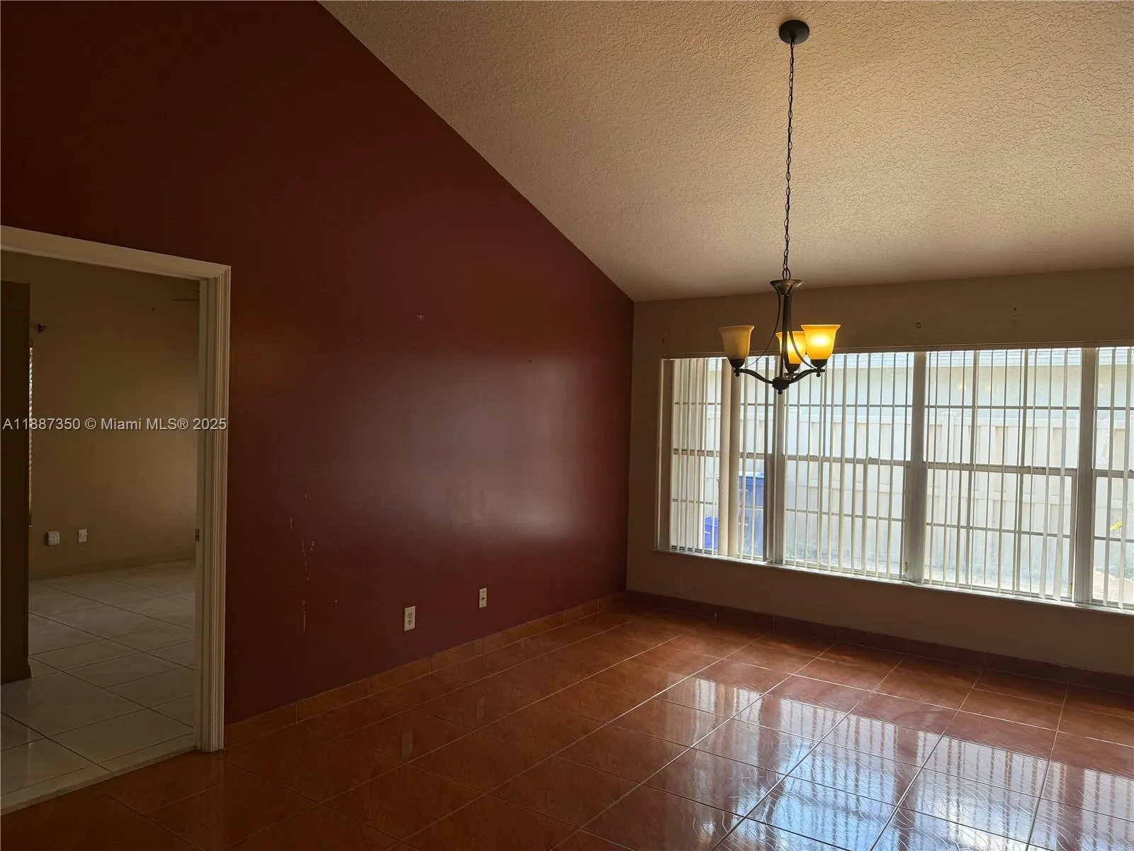 203 N Moccasin Trl N