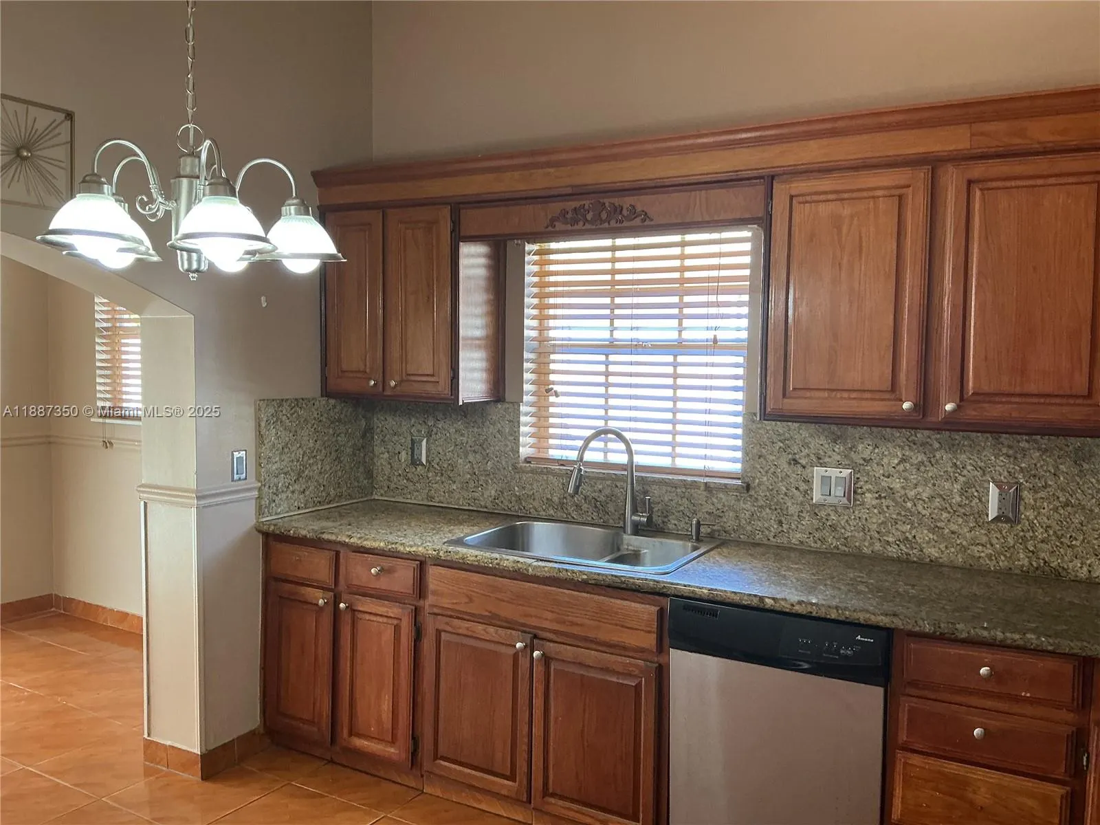 203 N Moccasin Trl N