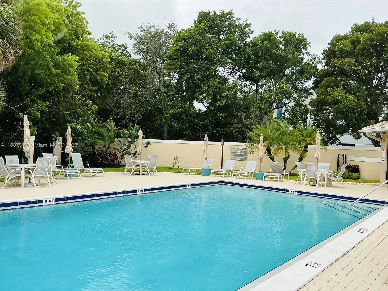 203 N Moccasin Trl N