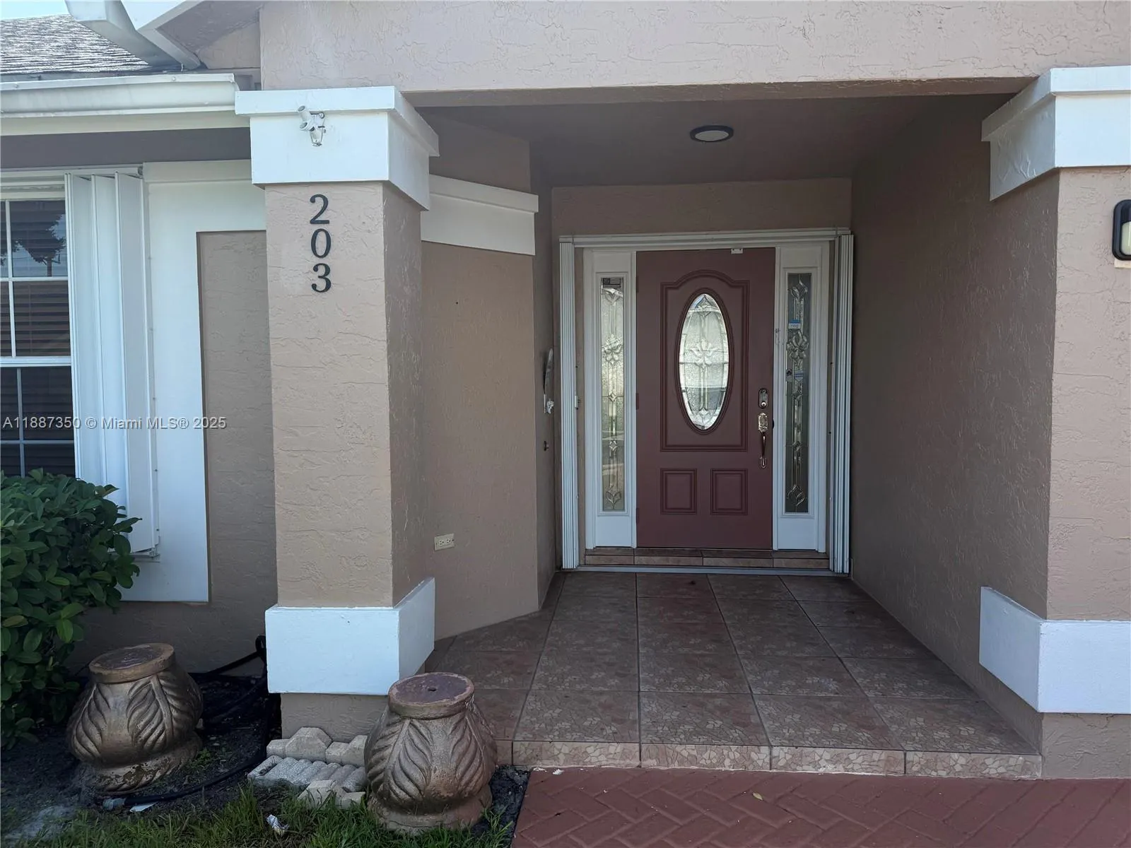 203 N Moccasin Trl N