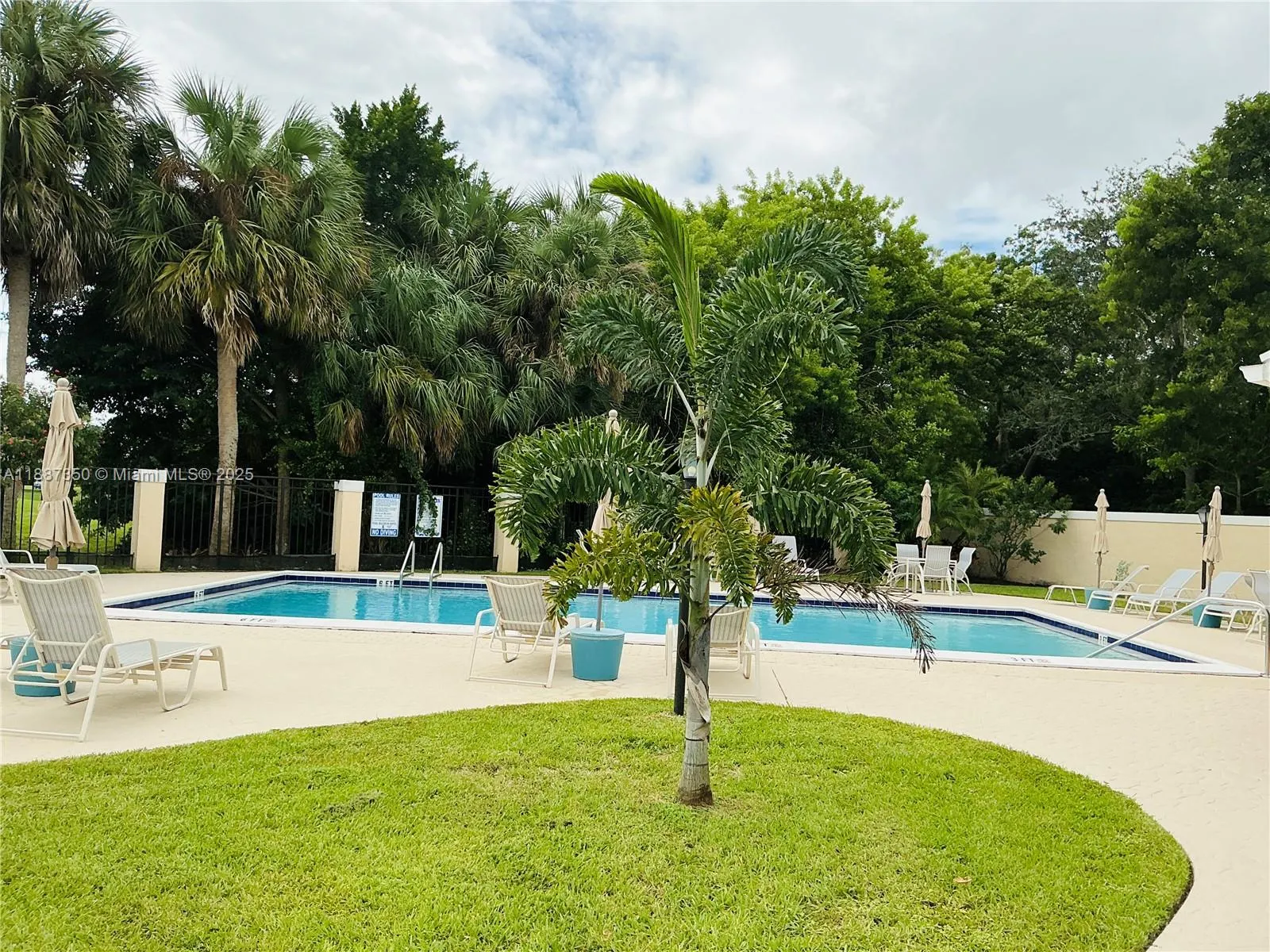 203 N Moccasin Trl N