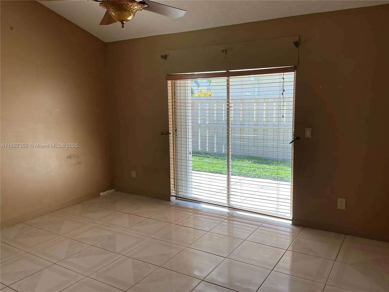 203 N Moccasin Trl N