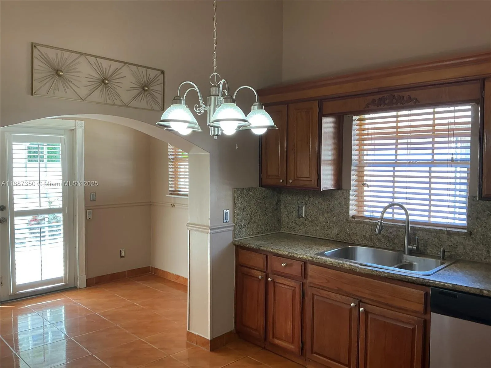 203 N Moccasin Trl N