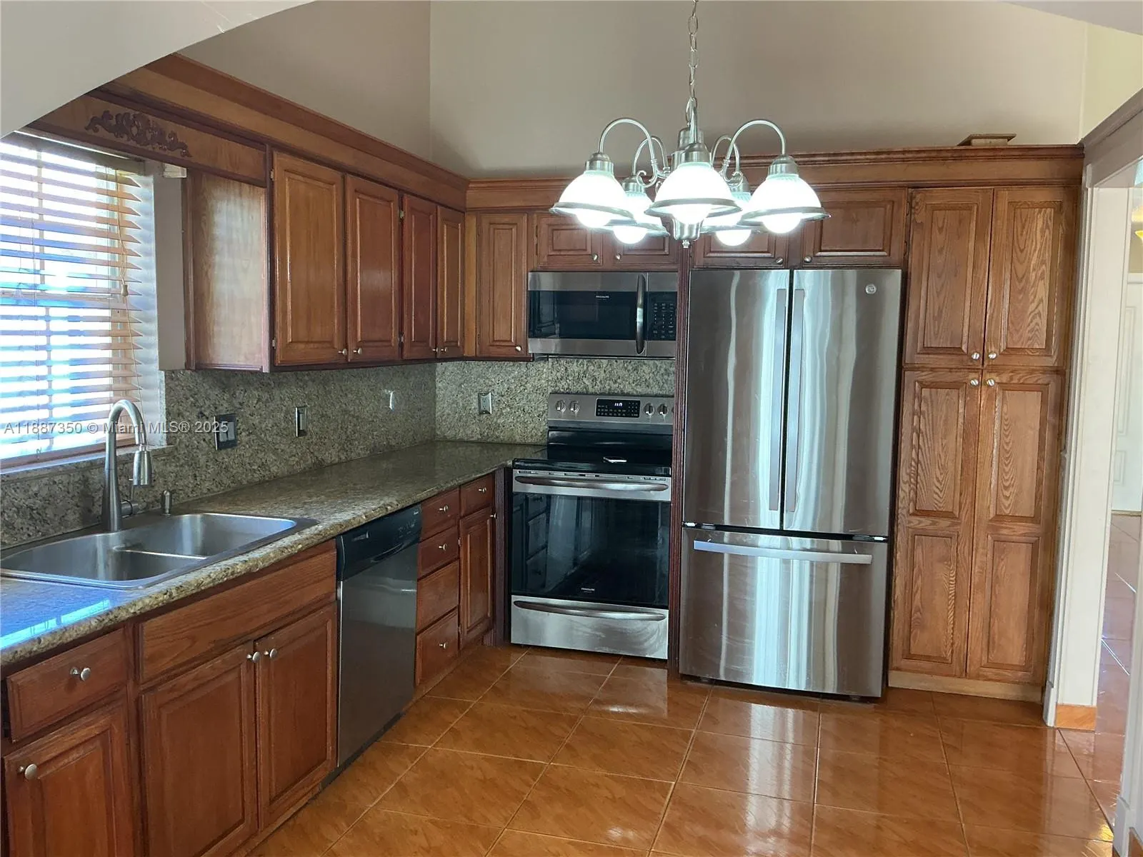 203 N Moccasin Trl N