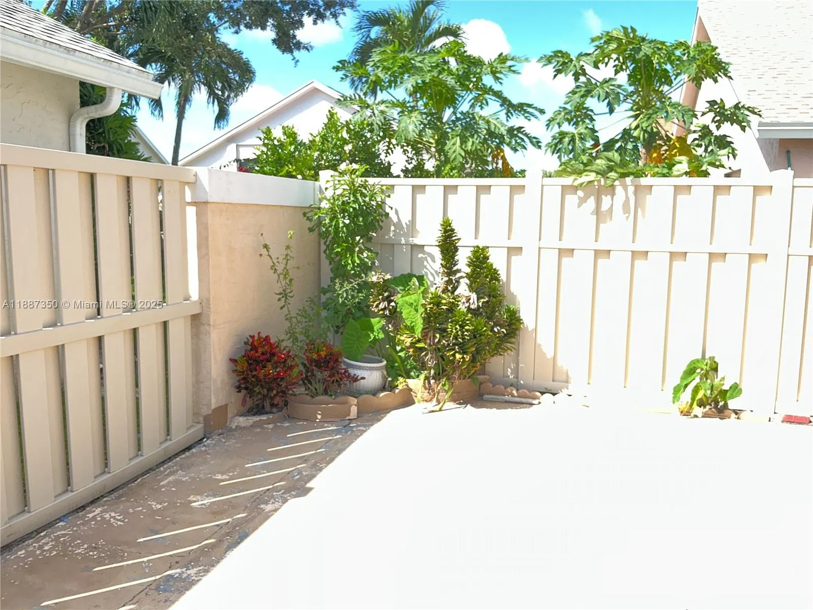 203 N Moccasin Trl N