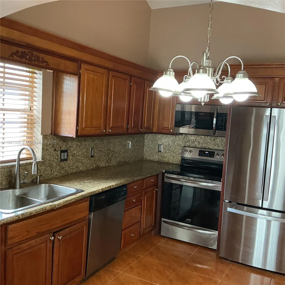203 N Moccasin Trl N