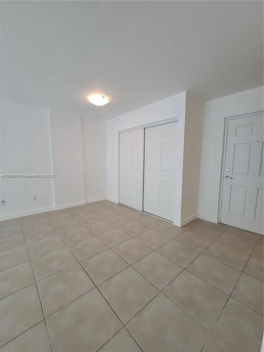 680 NE 64th St, #A516