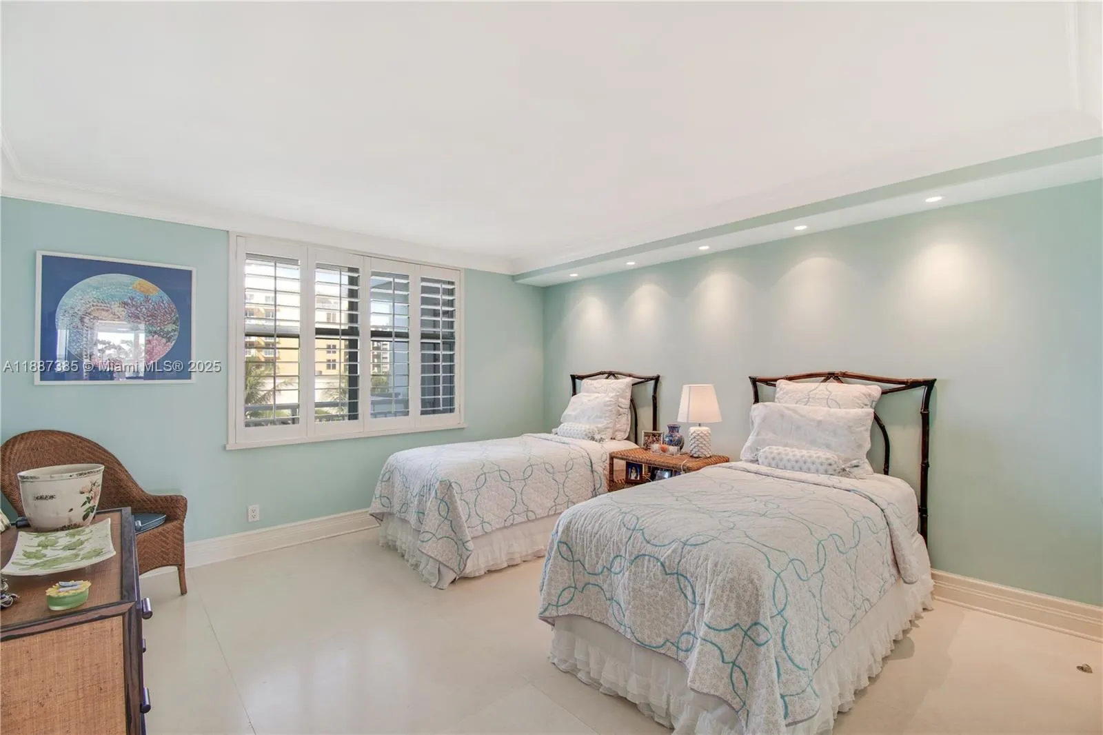 613 Ocean Dr, #6D