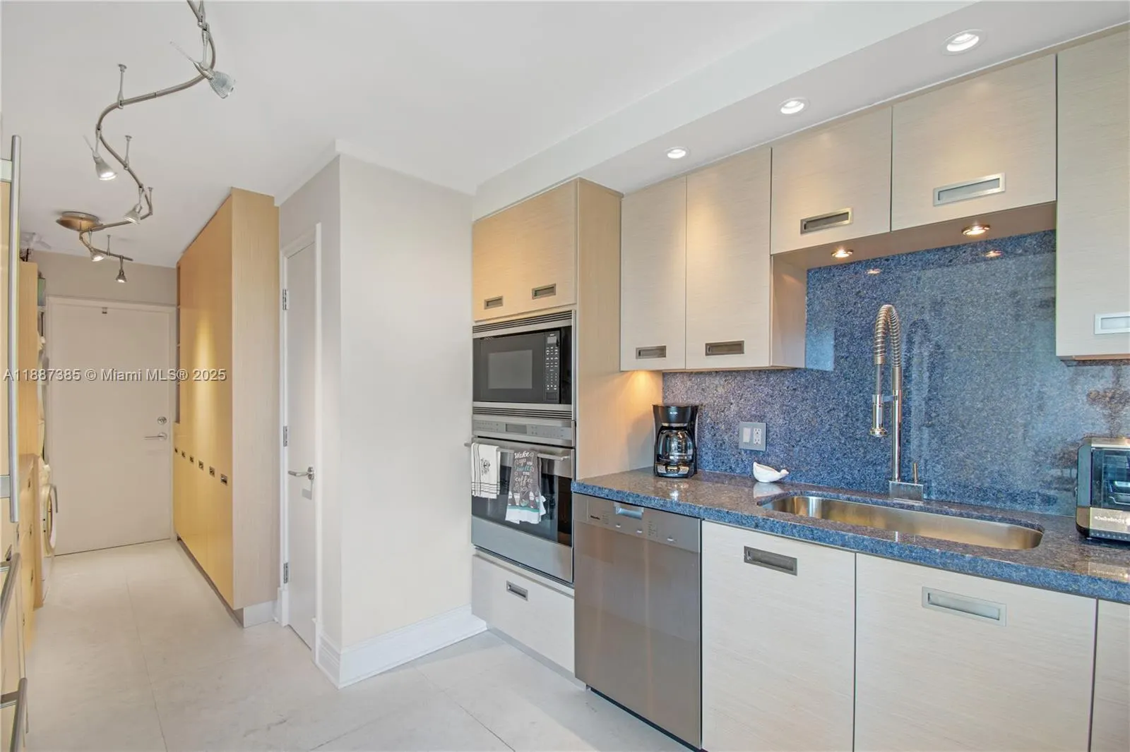 613 Ocean Dr, #6D