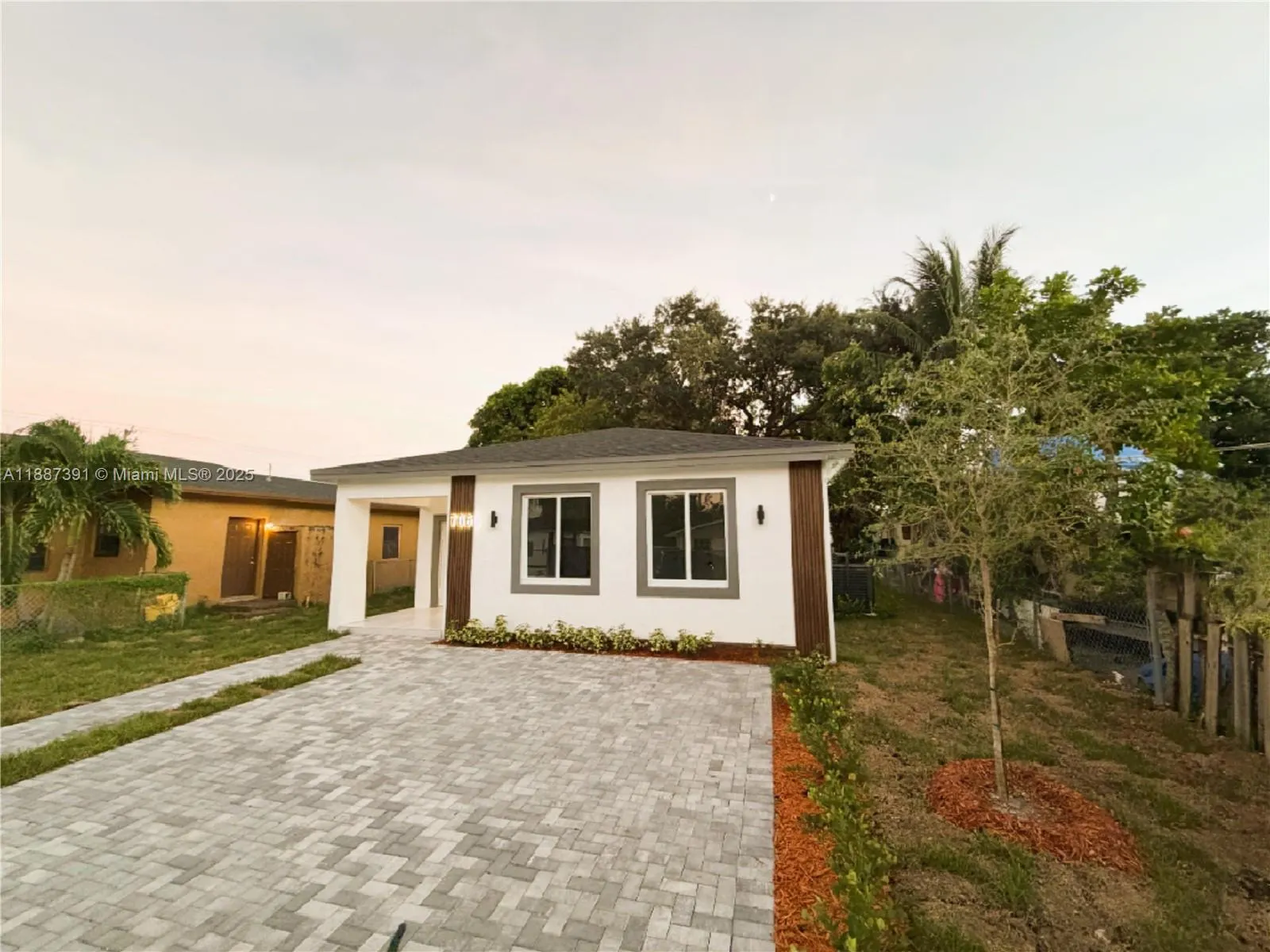 706 SW 7th St
