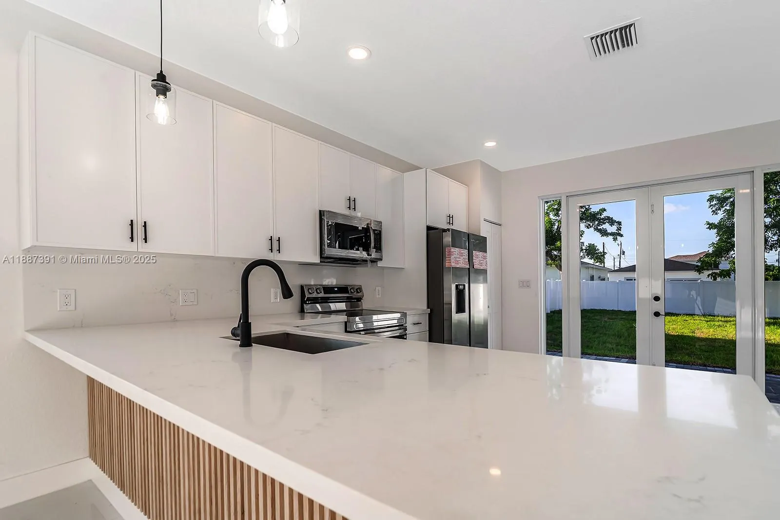706 SW 7th St