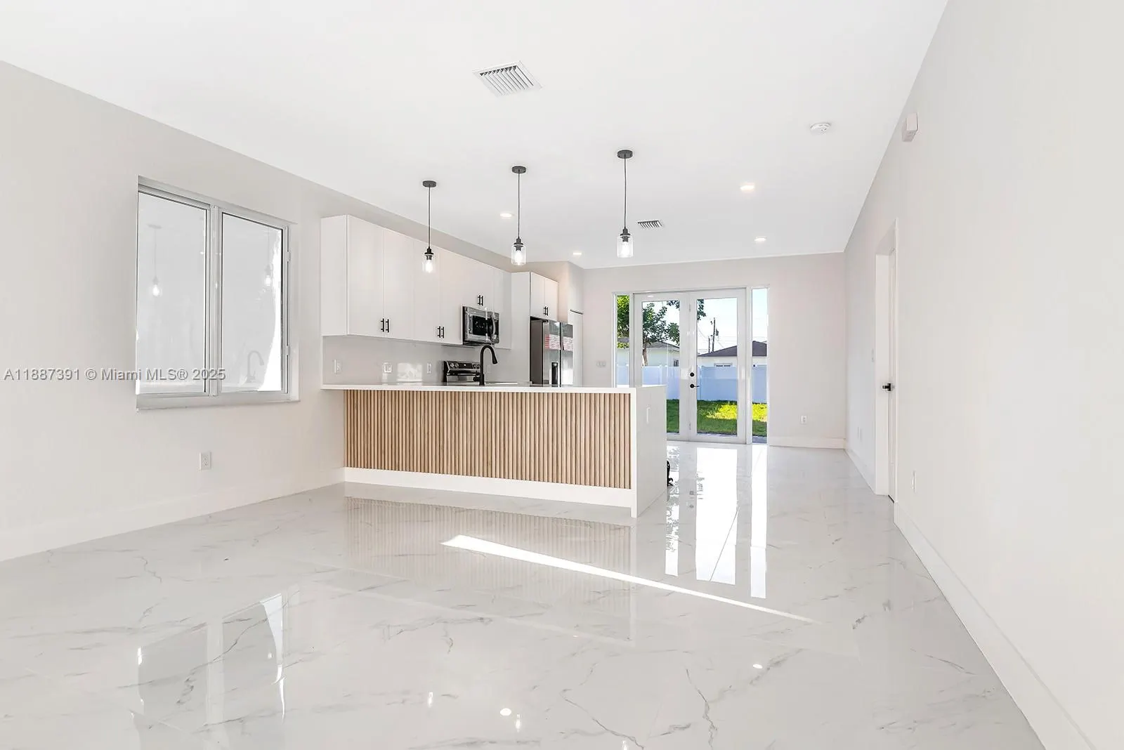 706 SW 7th St