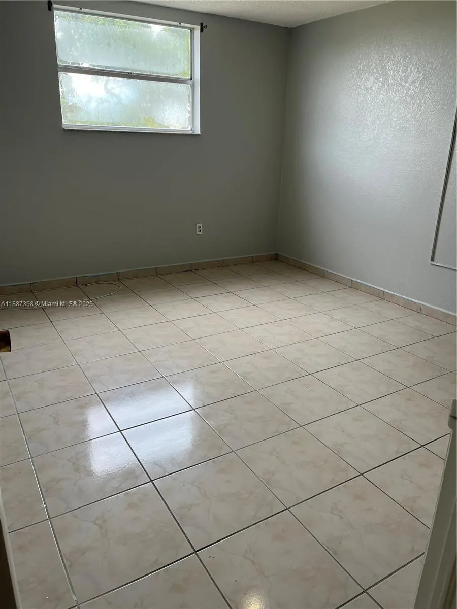 666 W 81st St, #318
