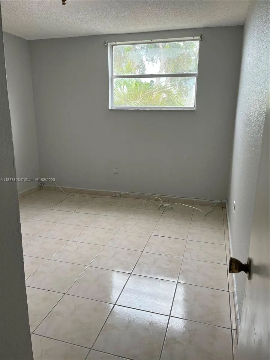 666 W 81st St, #318