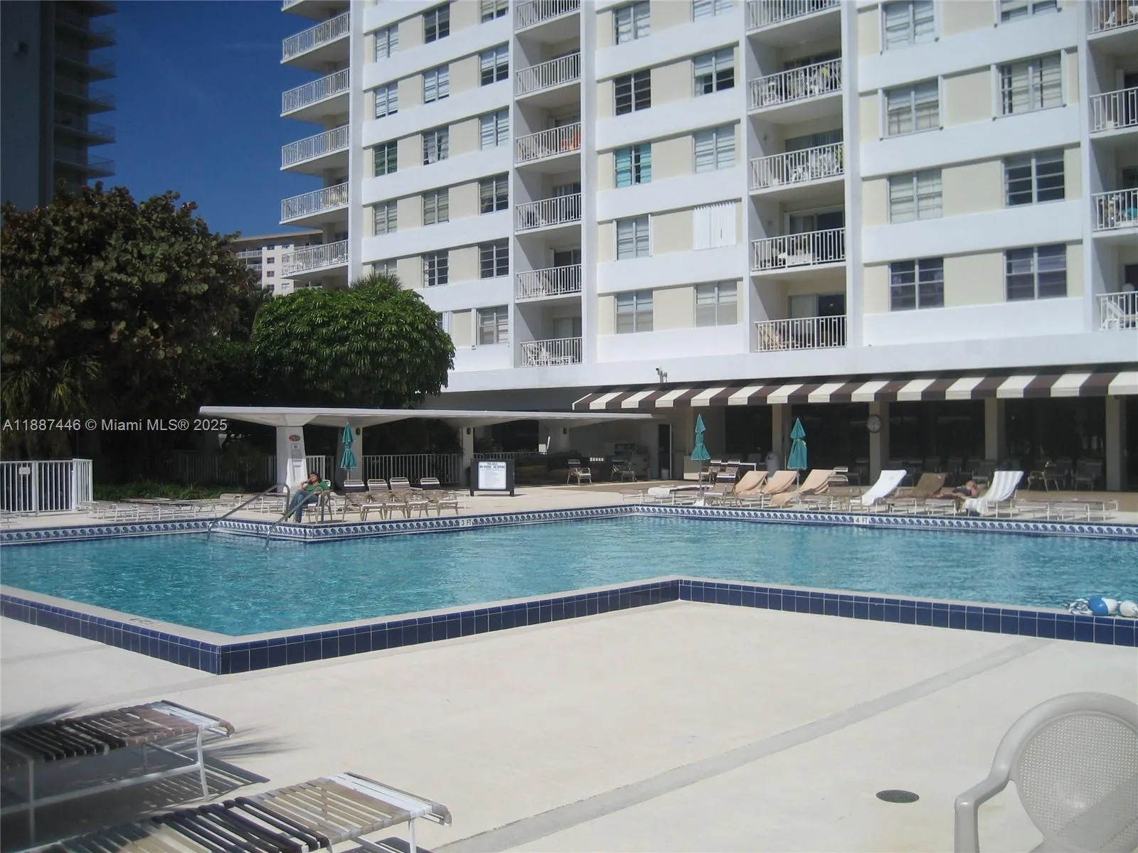 300 Bayview Dr, #1402