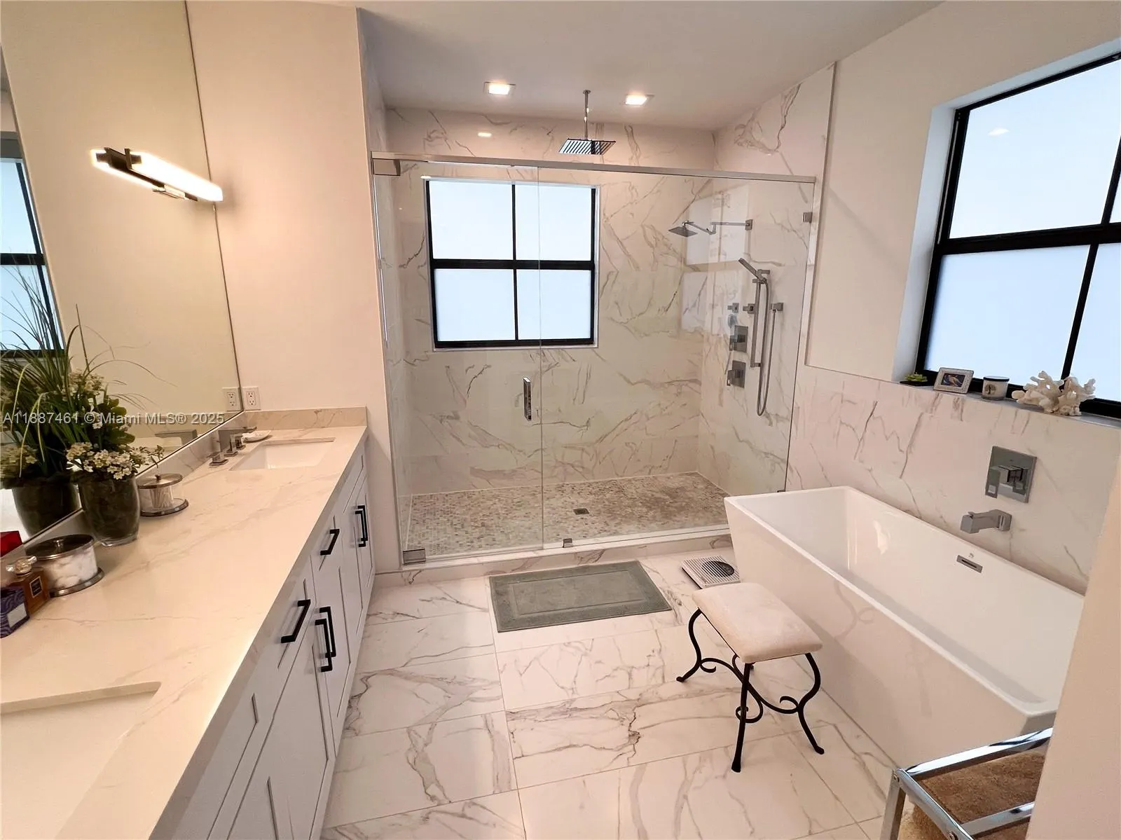 8904 SW 69th Ter