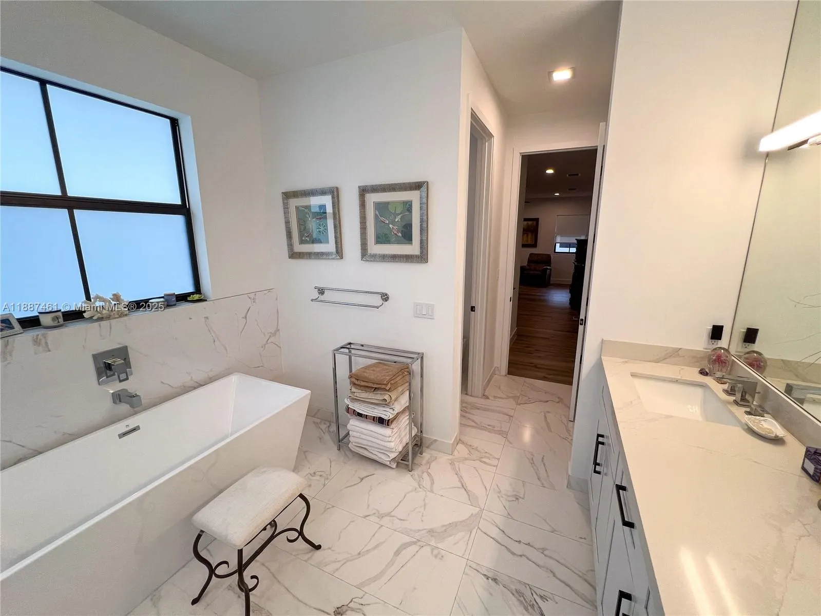 8904 SW 69th Ter