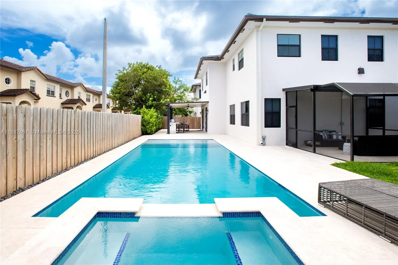 8904 SW 69th Ter