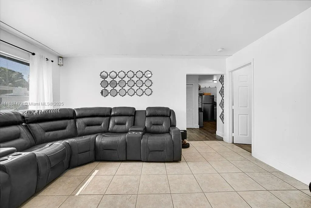 12400 NE 11th Ct
