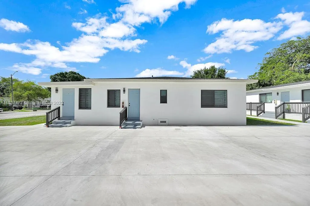 12400 NE 11th Ct