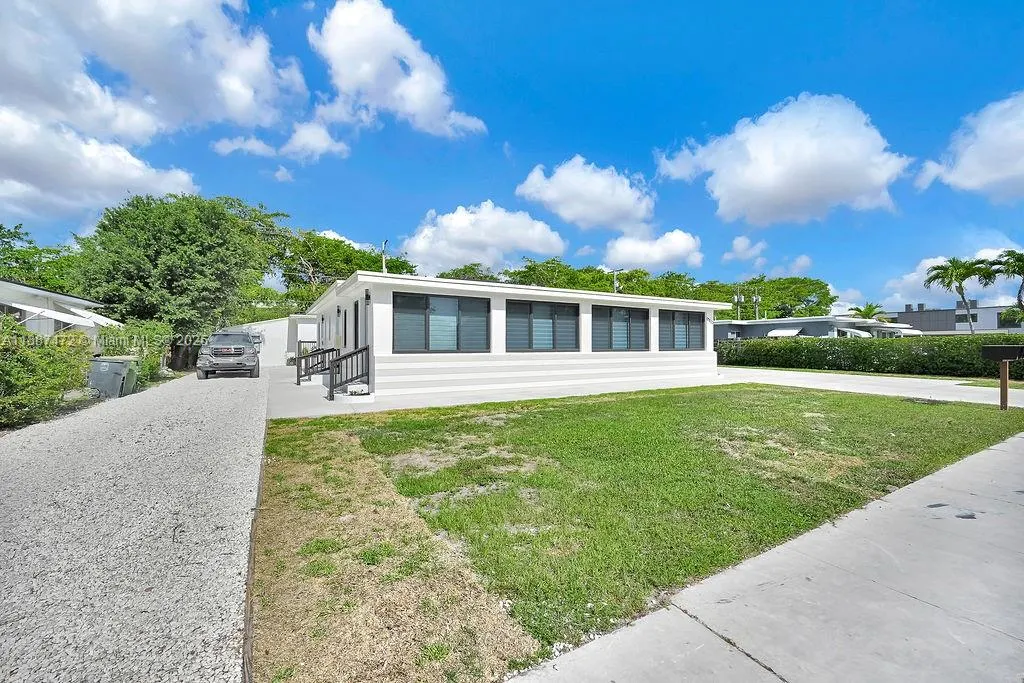 12400 NE 11th Ct