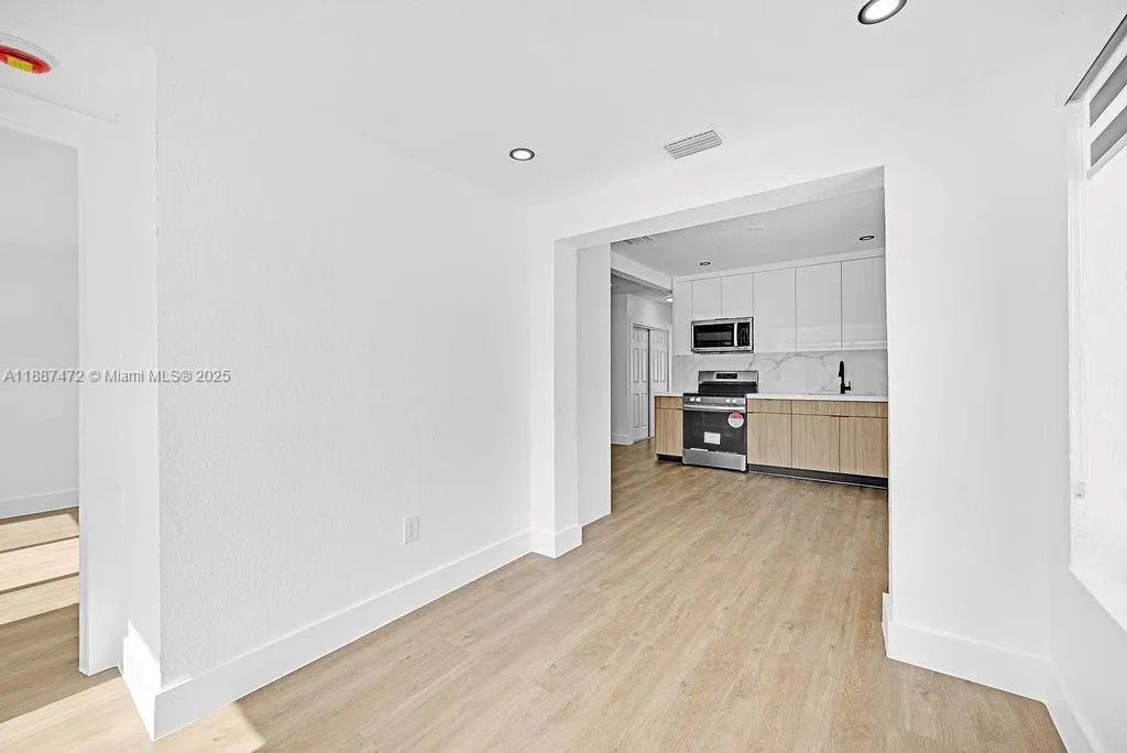 12400 NE 11th Ct