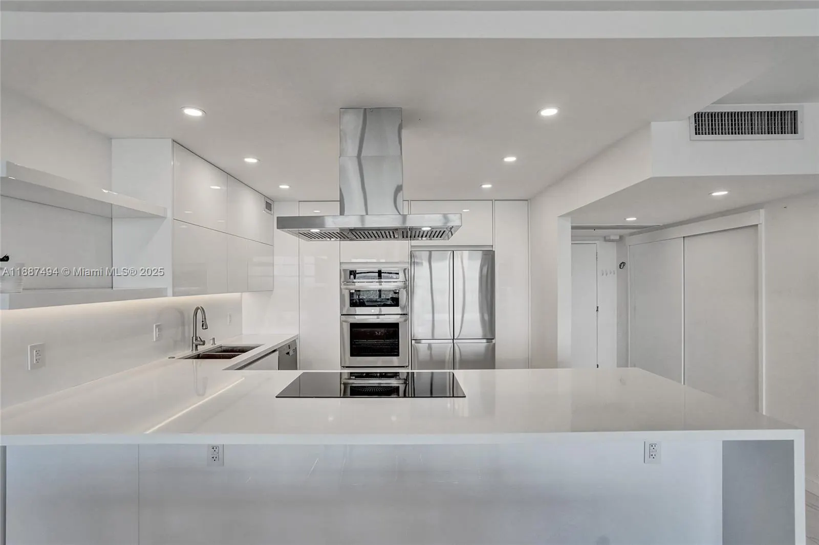 5700 Collins Ave, #12E