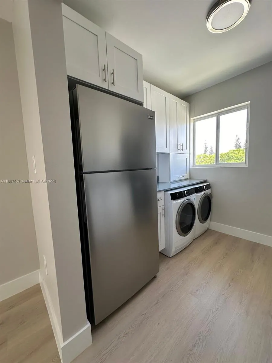 1101 NE 80th St, #208
