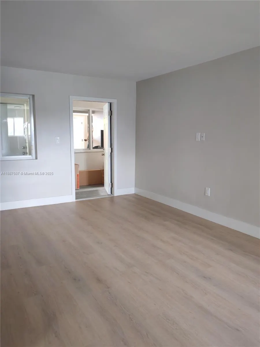1101 NE 80th St, #208