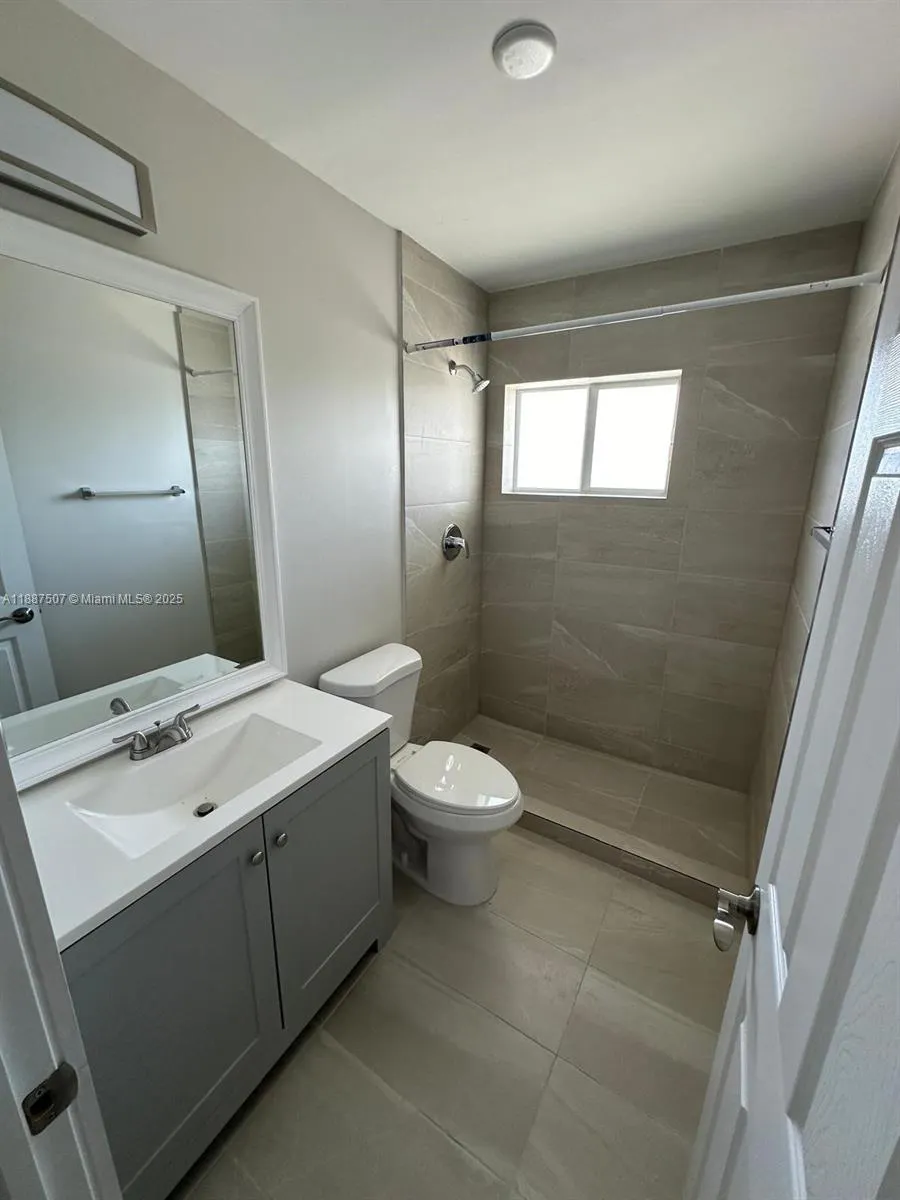 1101 NE 80th St, #208