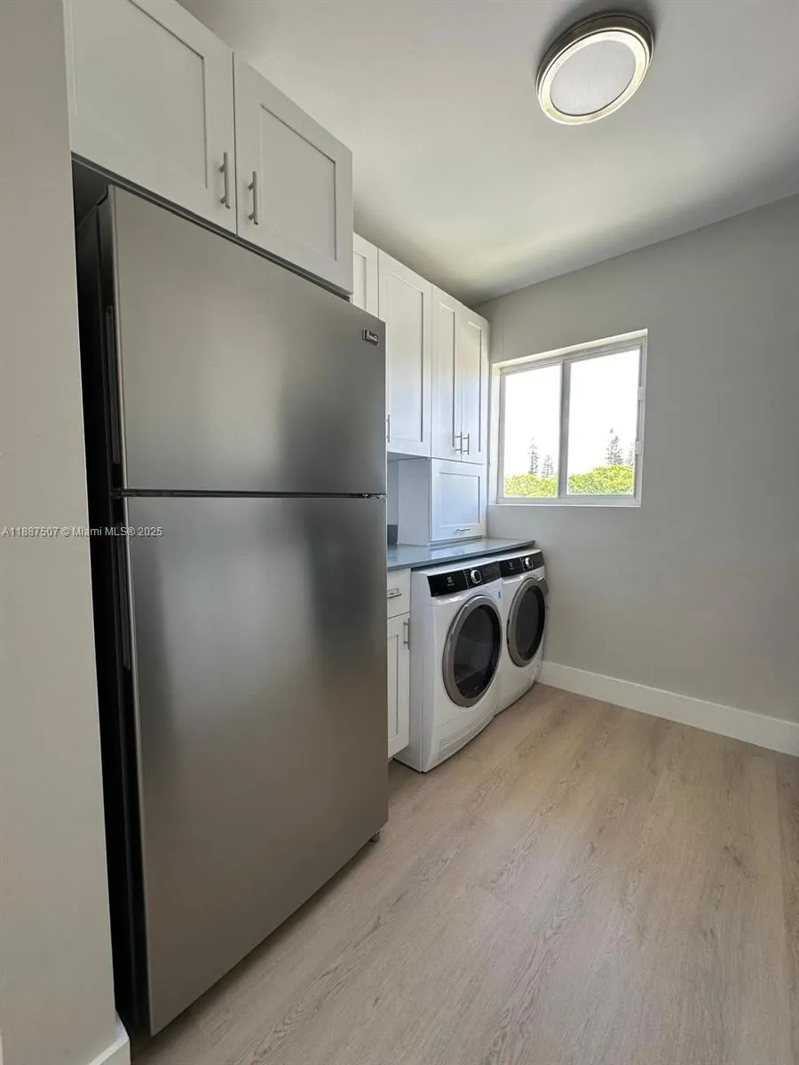 1101 NE 80th St, #208