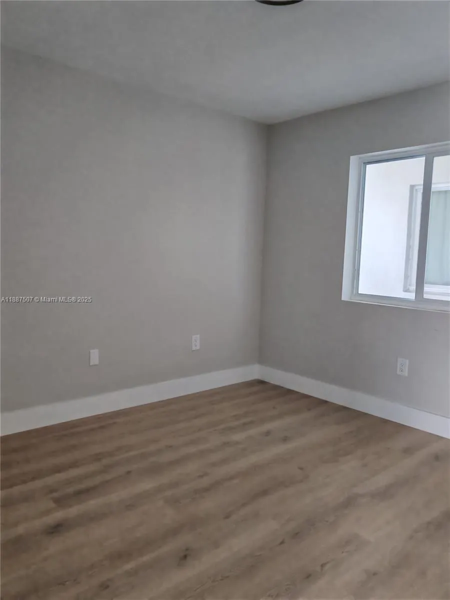 1101 NE 80th St, #208