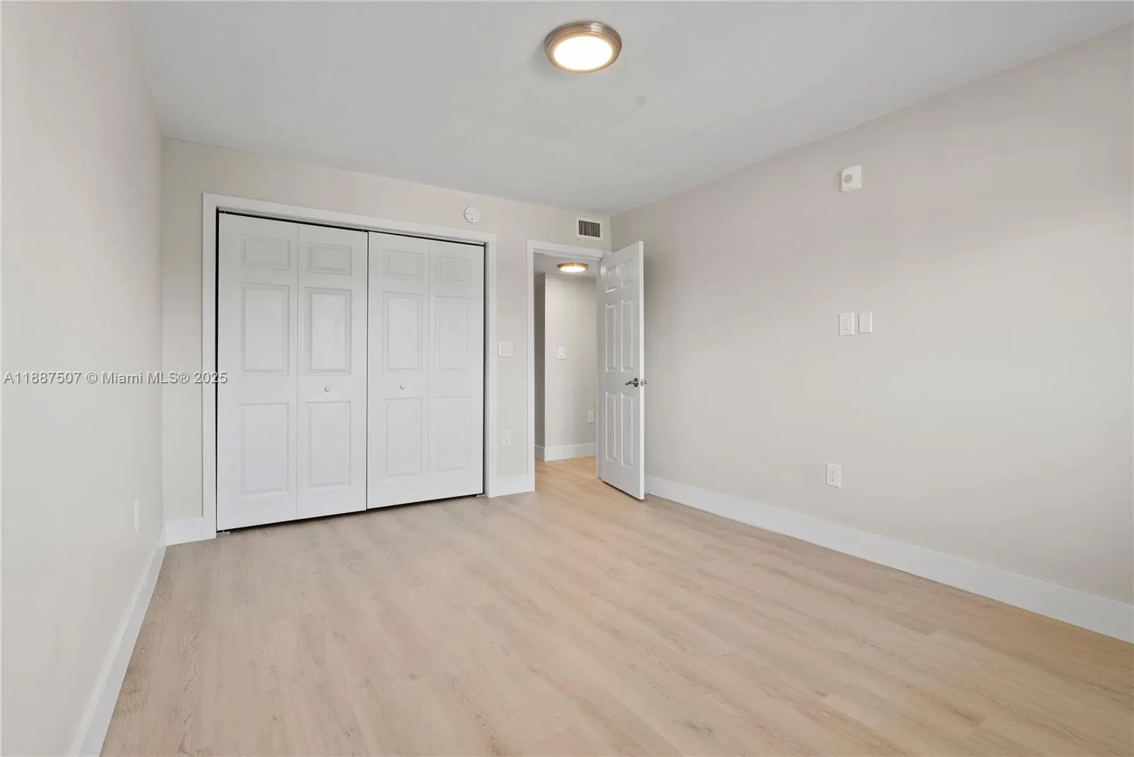 1101 NE 80th St, #208