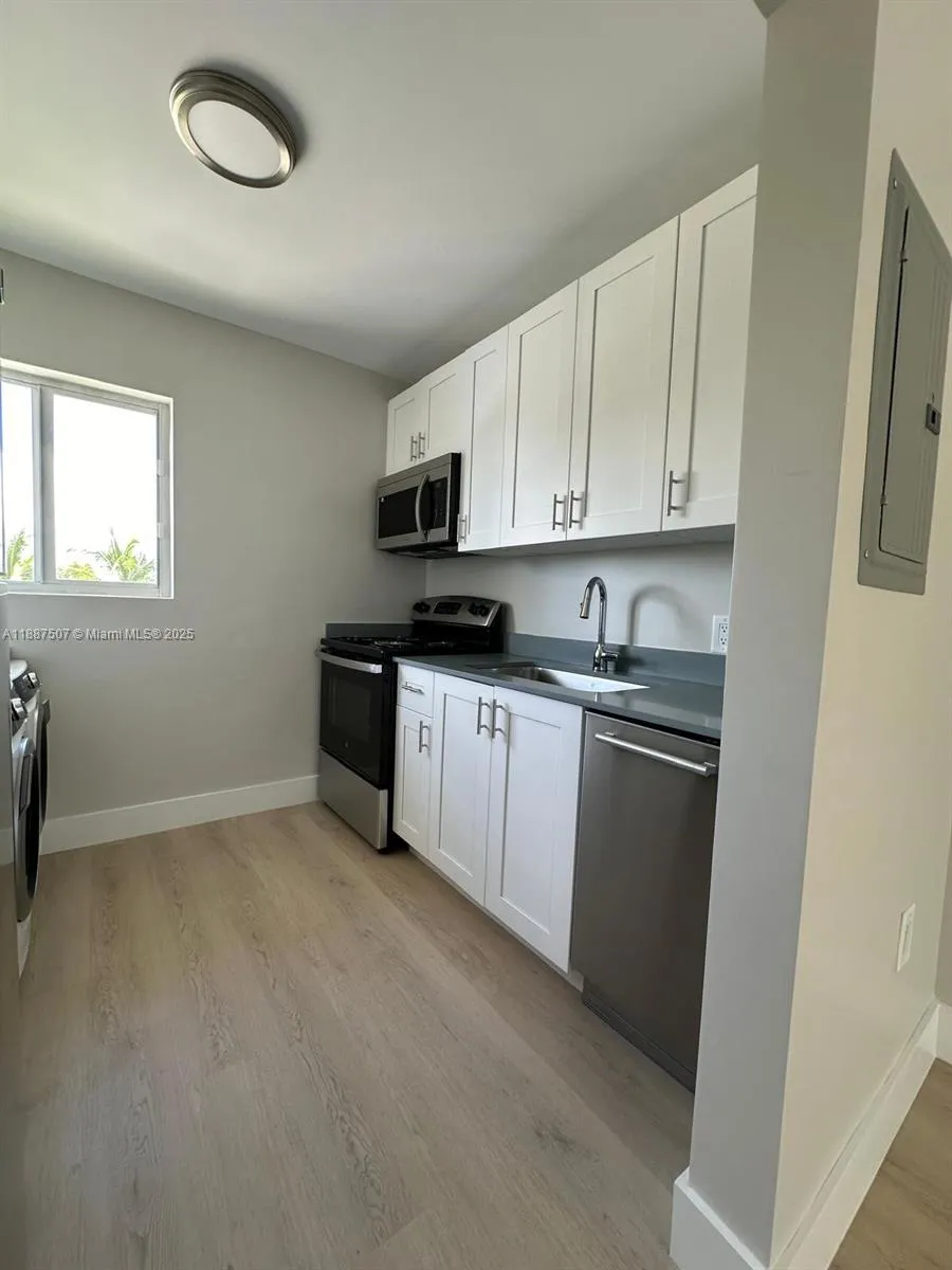 1101 NE 80th St, #208
