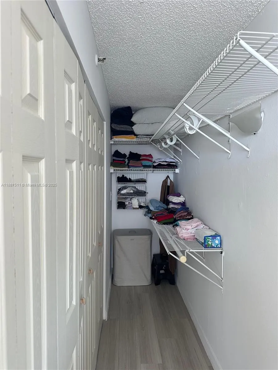 7601 E Treasure Dr, #1005