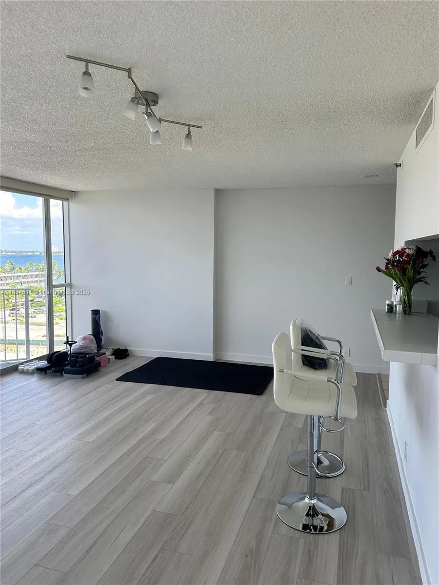 7601 E Treasure Dr, #1005