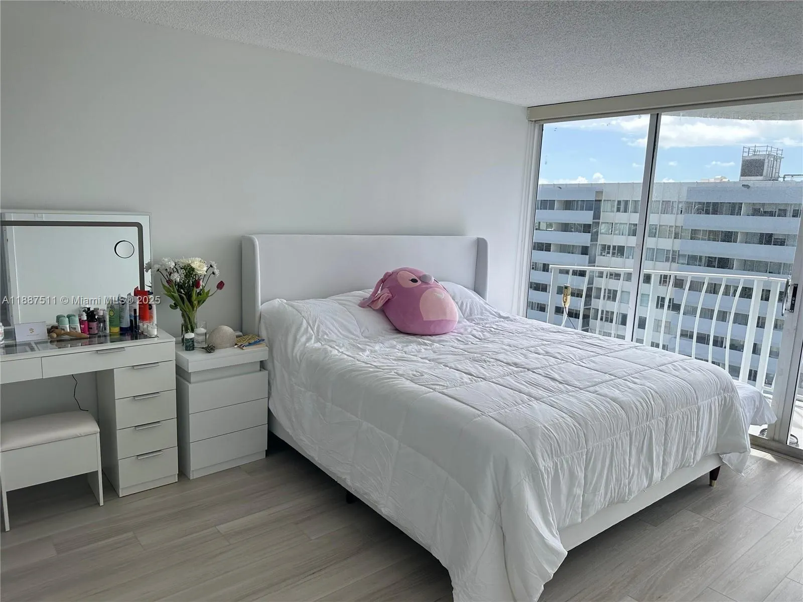 7601 E Treasure Dr, #1005