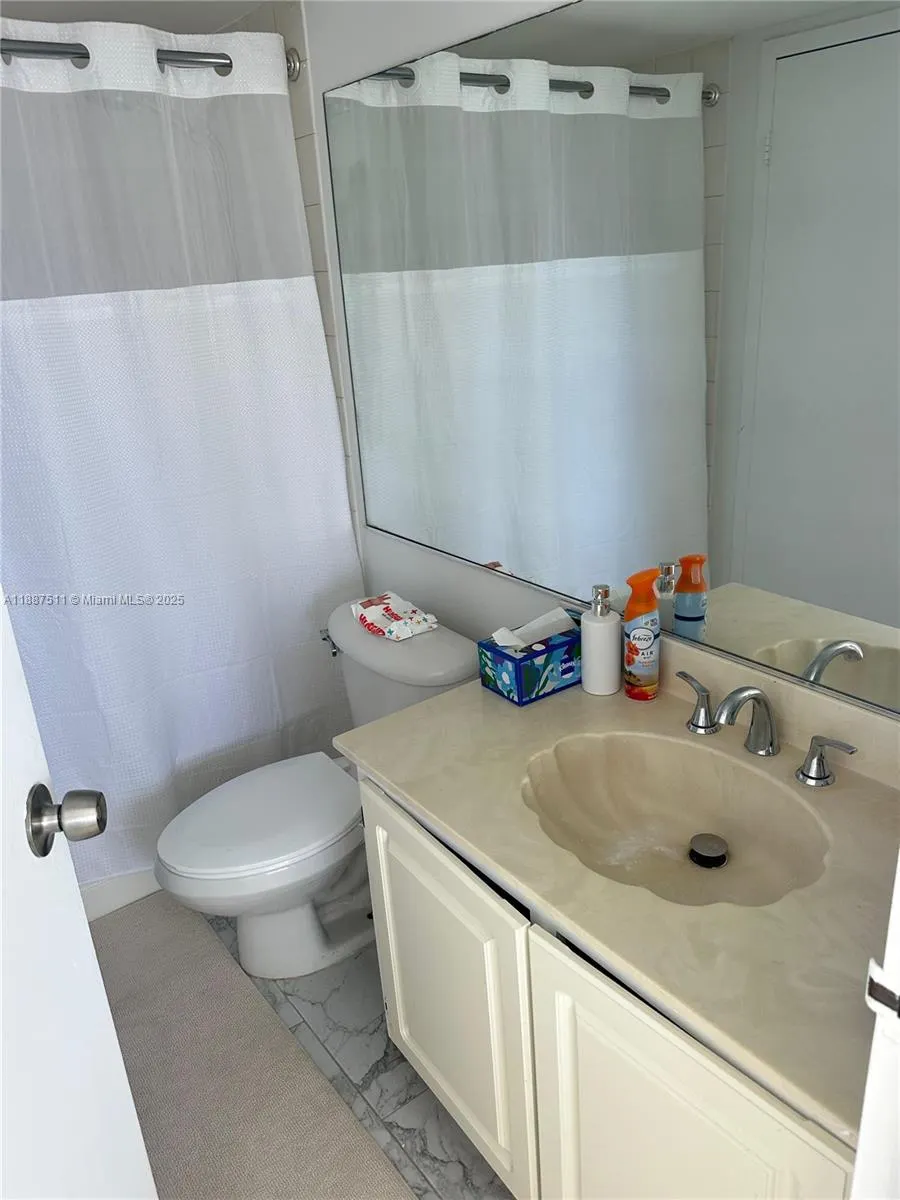 7601 E Treasure Dr, #1005