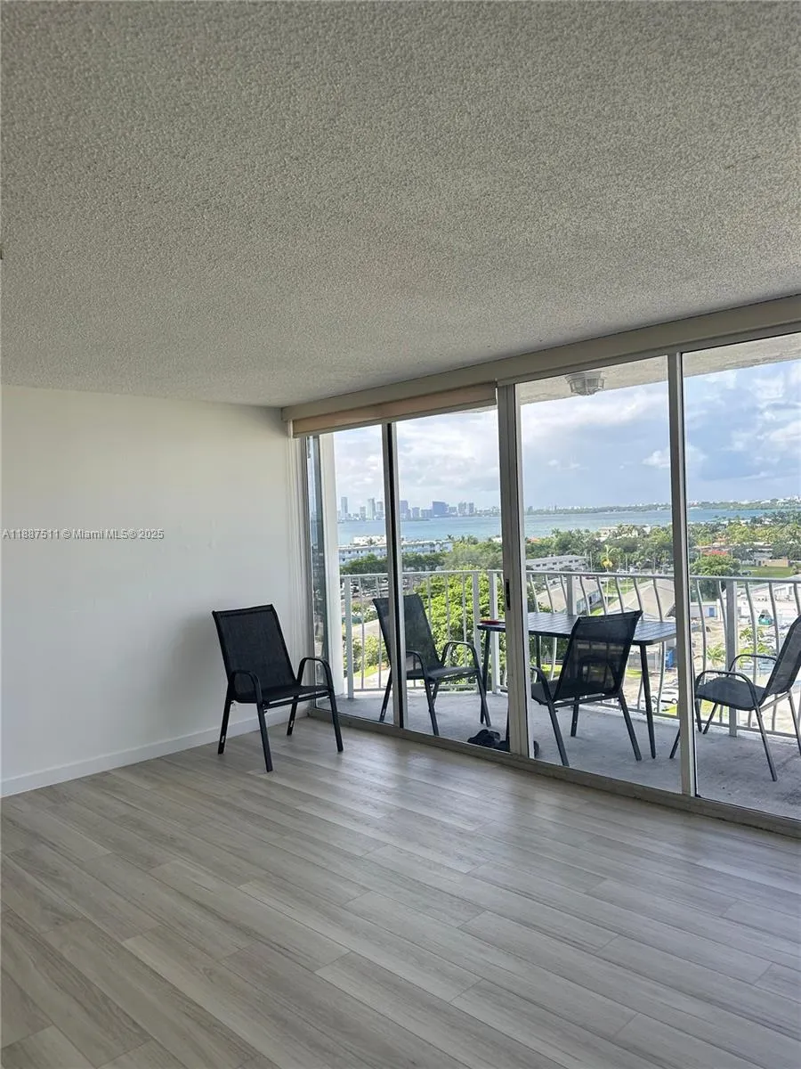 7601 E Treasure Dr, #1005