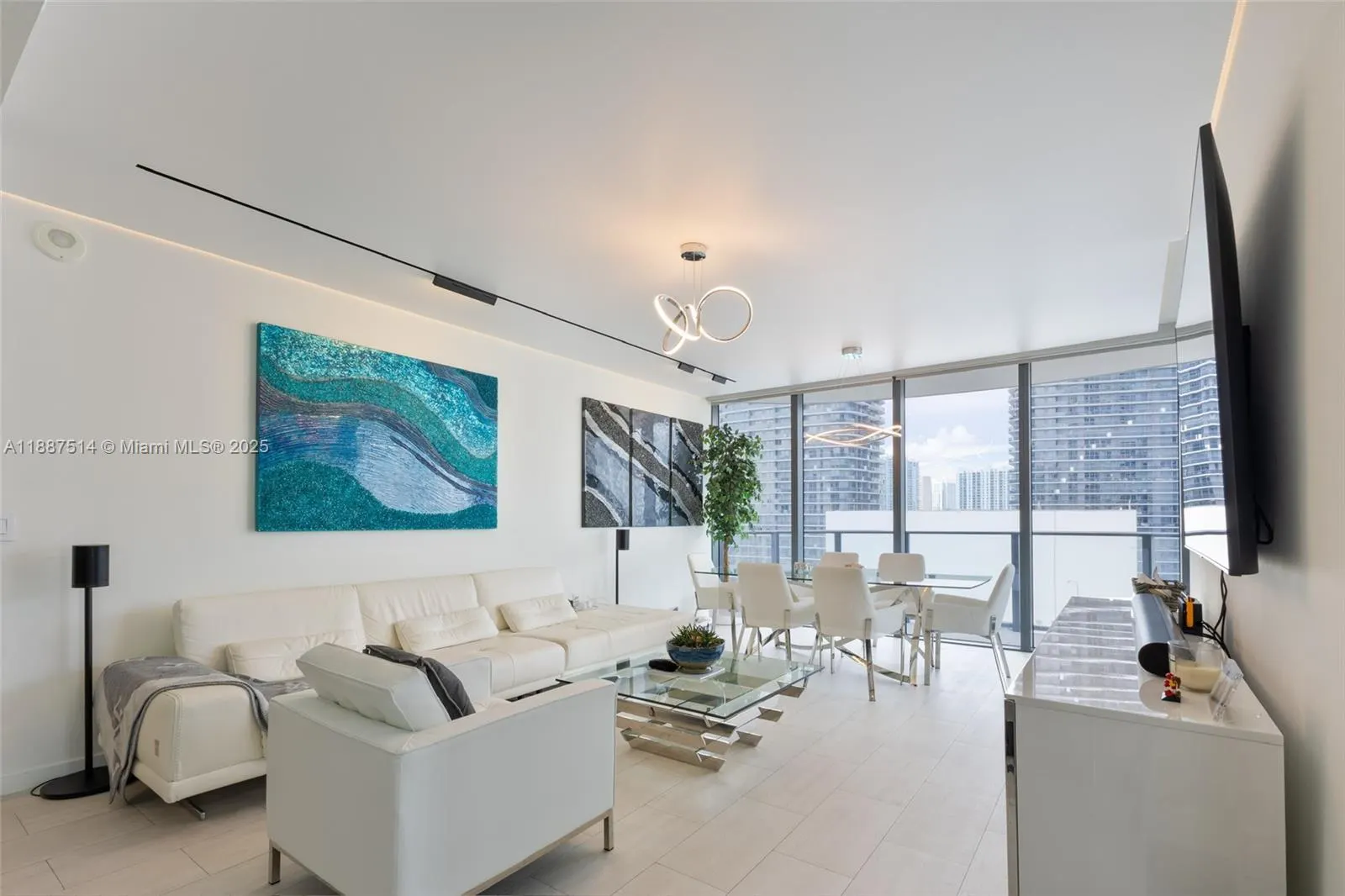 1000 Brickell Plz, #2515