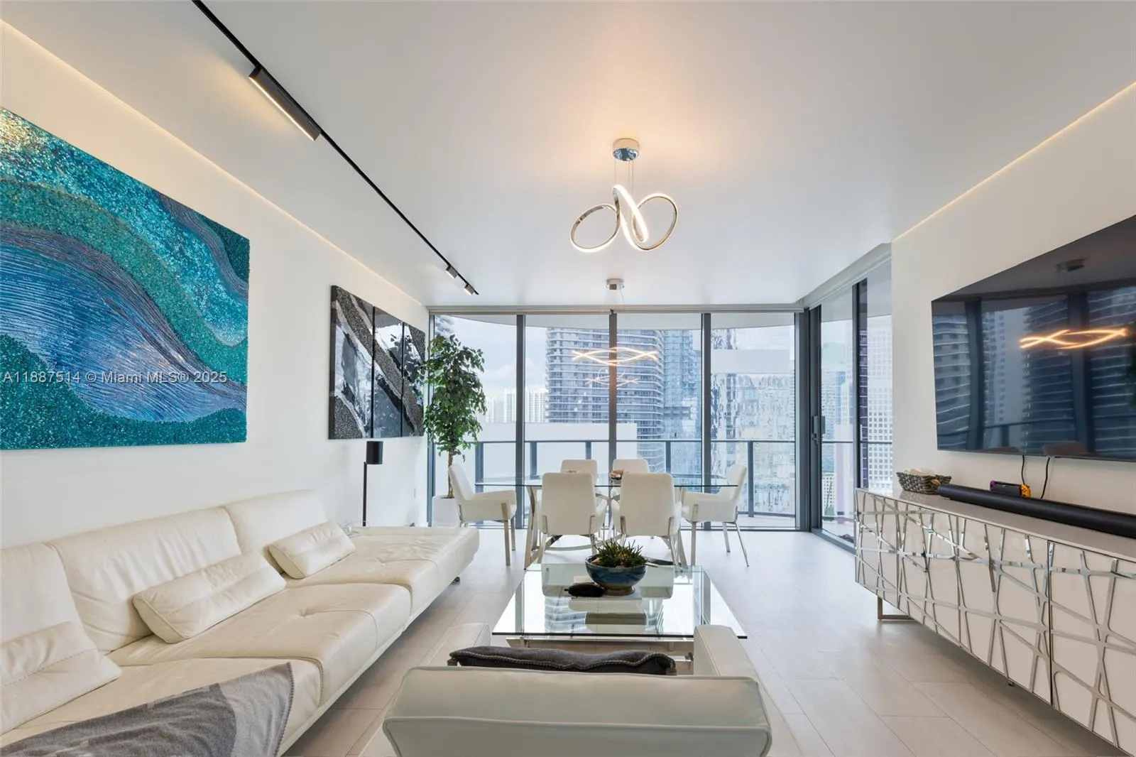 1000 Brickell Plz, #2515