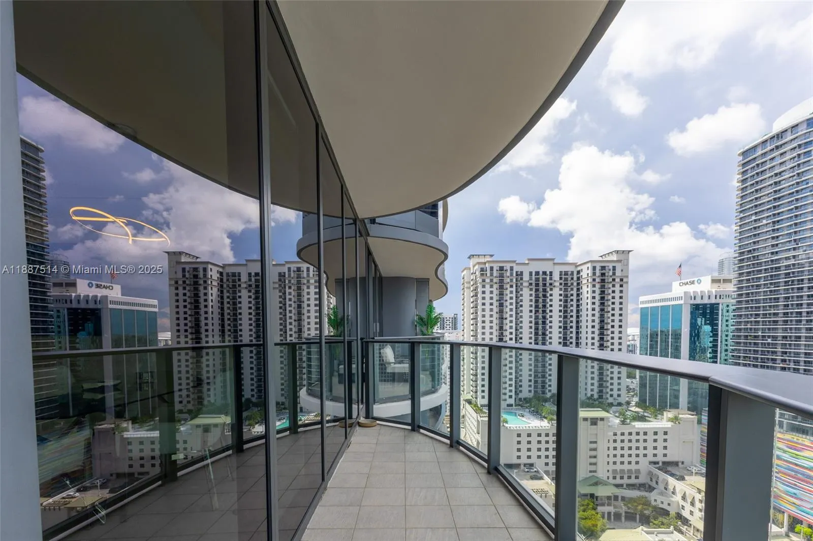 1000 Brickell Plz, #2515