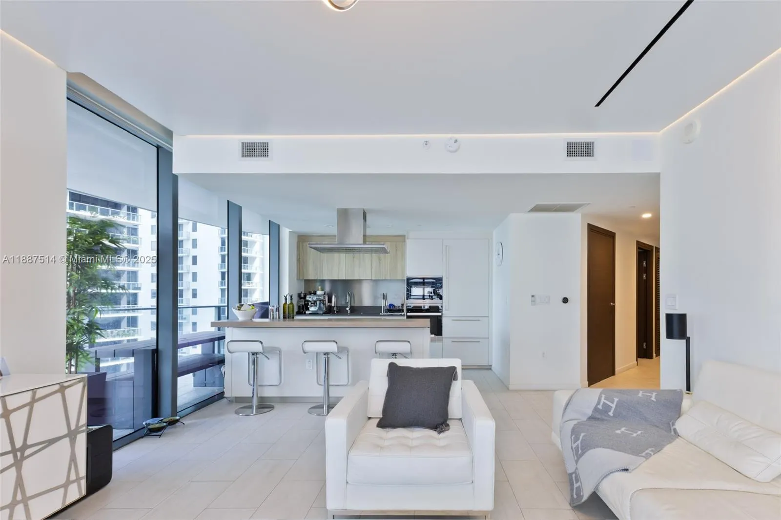 1000 Brickell Plz, #2515