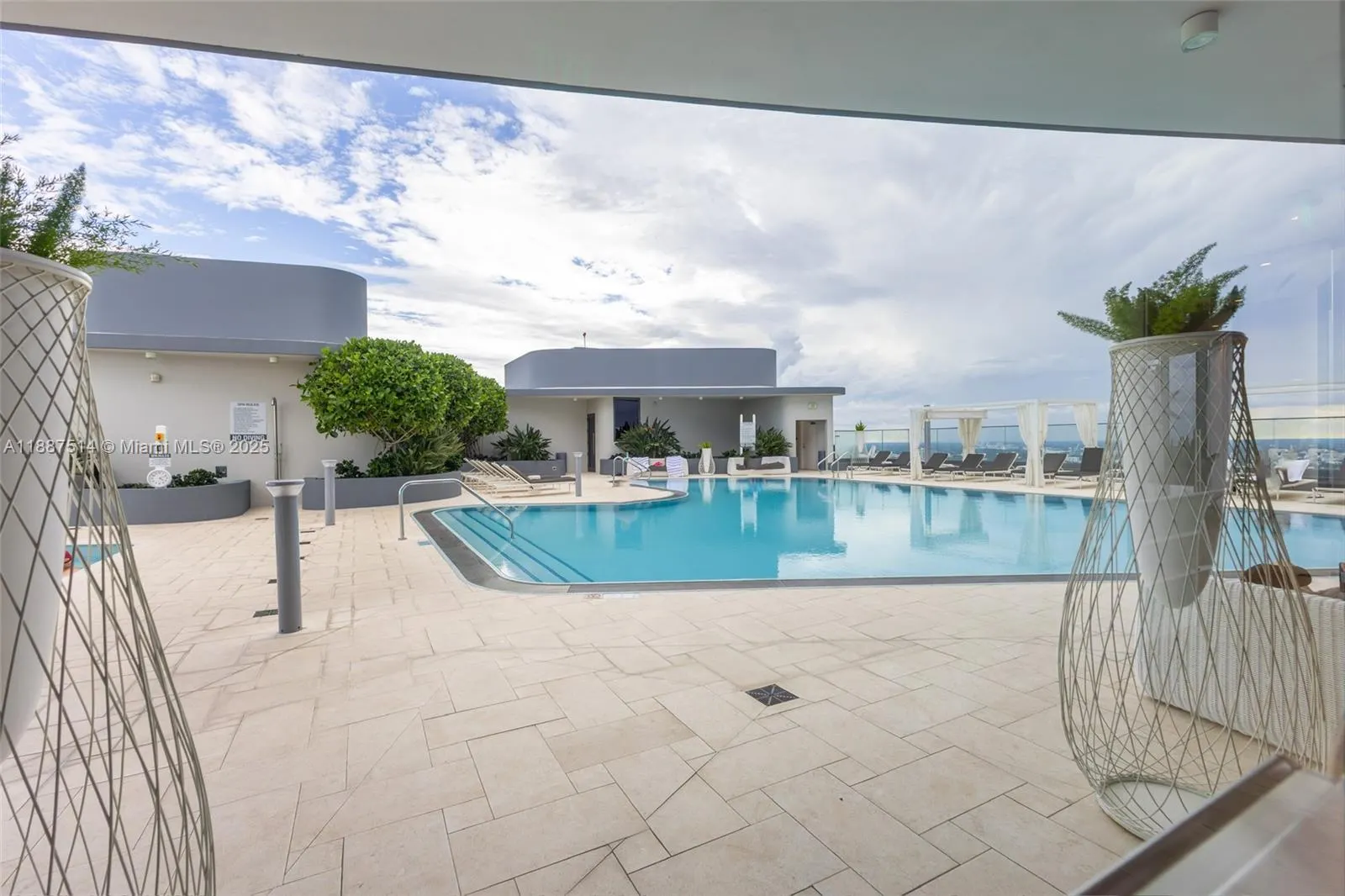 1000 Brickell Plz, #2515