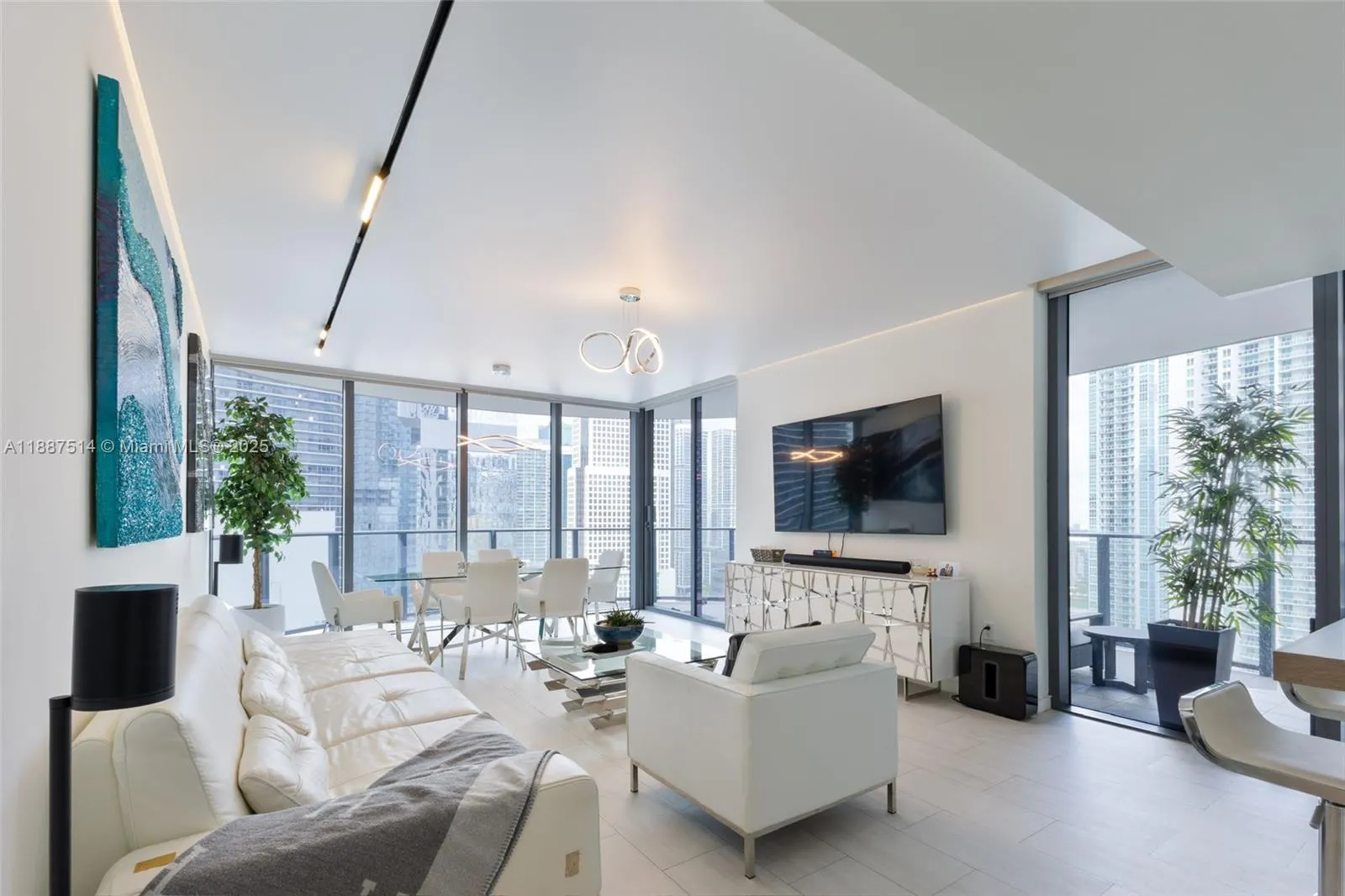 1000 Brickell Plz, #2515