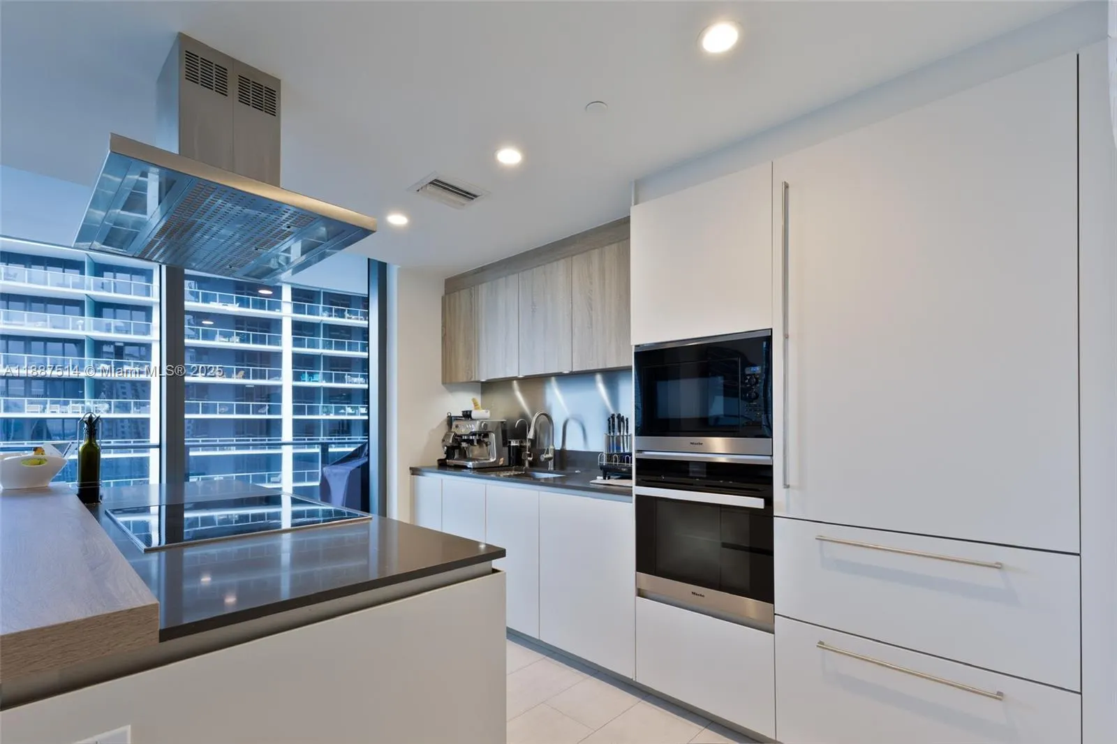1000 Brickell Plz, #2515