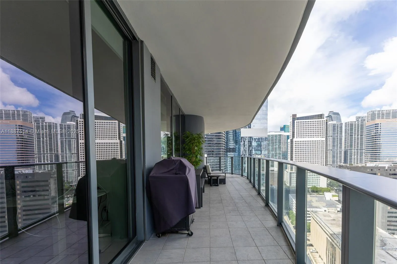 1000 Brickell Plz, #2515