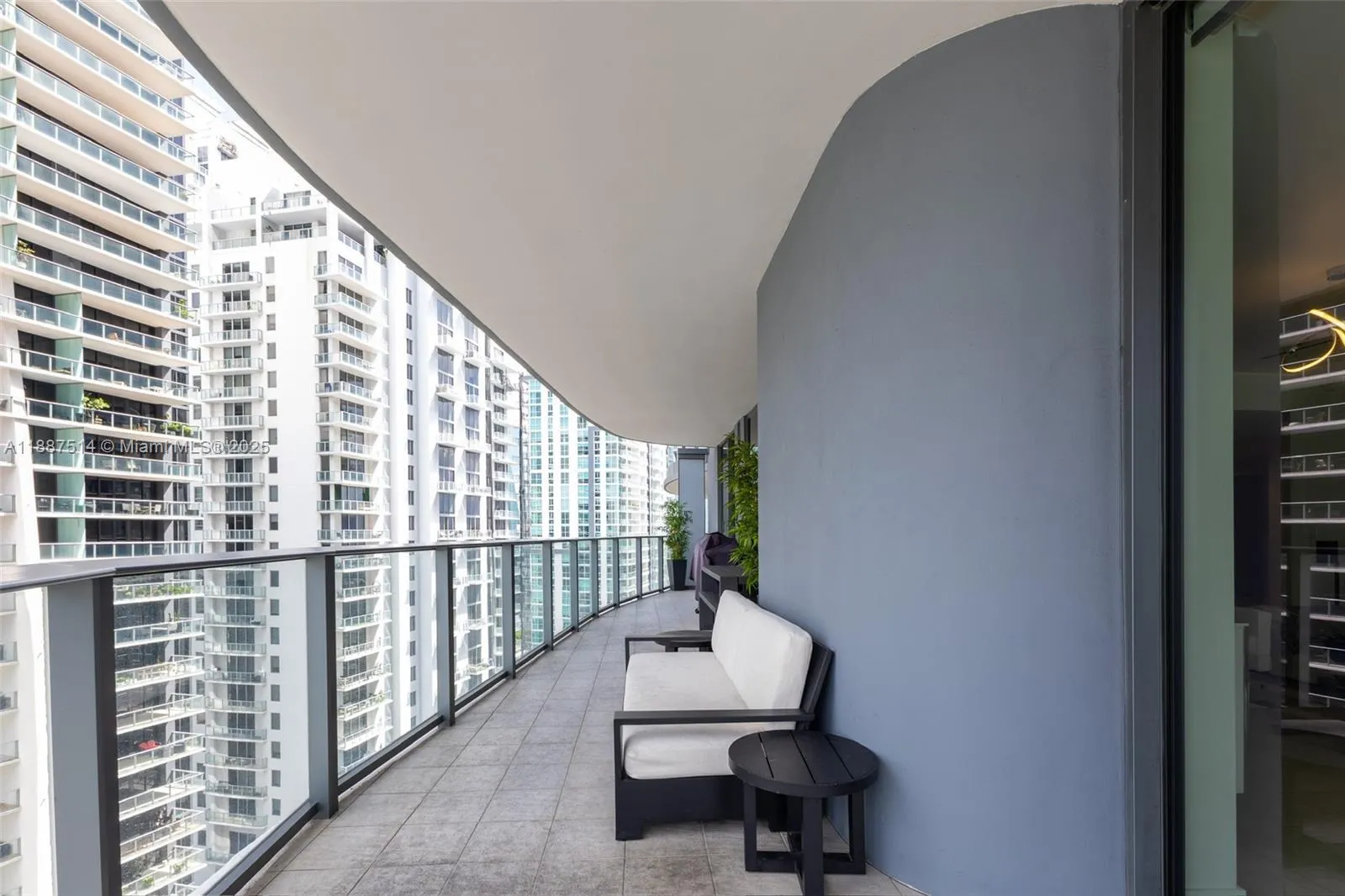 1000 Brickell Plz, #2515