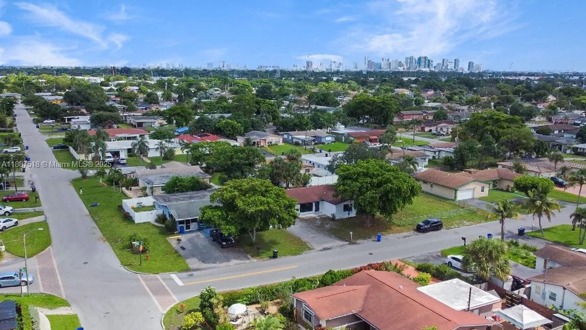 1640 NW 27th Ave