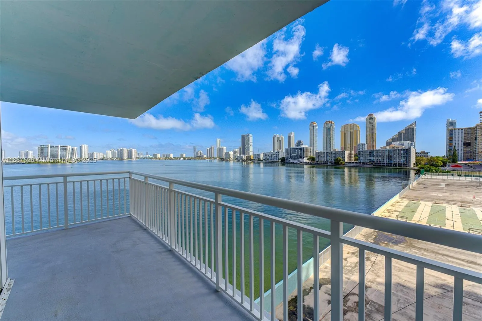301 174th St, #618